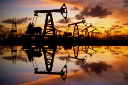 За неделю обвал нефтяных цен составил  15 долларов за баррель
