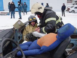 Новокузнецкие пожарные выяснили, кто из них шустрее