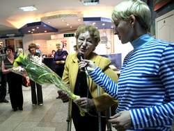 Фотовыствака “Шаги по воде” открылась в фойе Гоголевки Фотовыствака “Шаги по воде” открылась в фойе Гоголевки