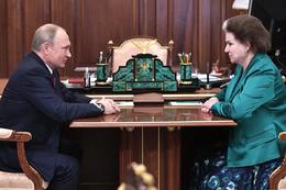 Терешкова рассказа о "письмах благодарности" за "сохранение Путина"