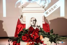 На похоронах журналистки Ирины Славиной полиции кричали Позор! На похоронах журналистки Ирины Славиной полиции кричали Позор!