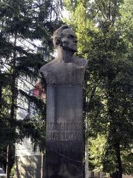 Бюсту Ивана Бардина в Новокузнецке исполнилось 55 лет Бюсту Ивана Бардина в Новокузнецке исполнилось 55 лет