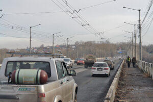 Капремонт Запсибовского моста в Новокузнецке так и не закончился.