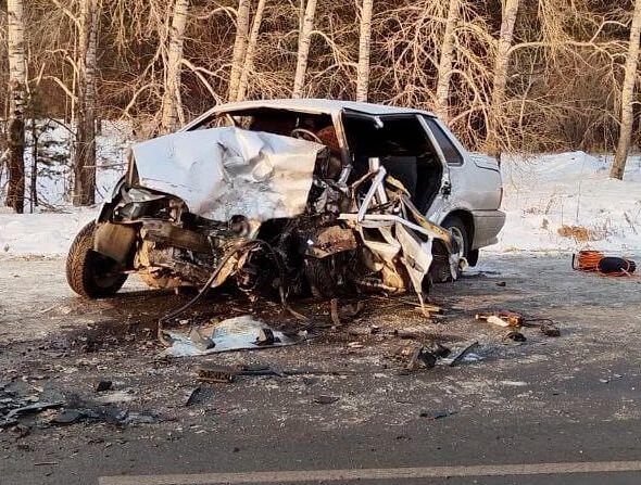 В Кузбассе в ДТП погибли три человека, еще двое травмированы