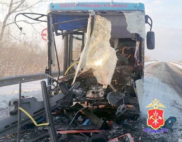 В Кузбассе в ДТП погиб водитель автобуса