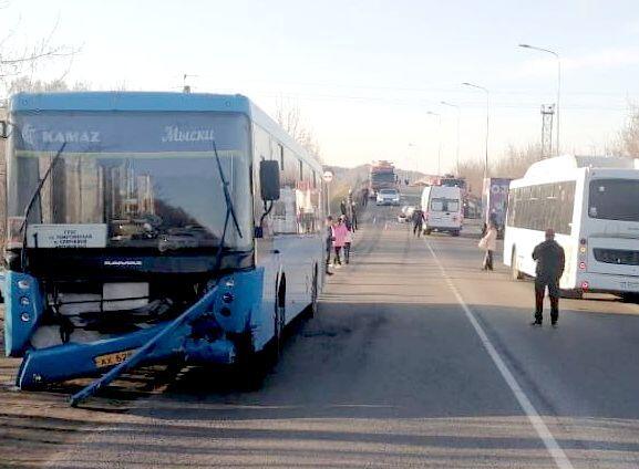 В Мысках в ДТП с участием автобуса пострадали 3 человека